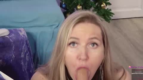 Alisia  Monday to Friday from 10 am to 4 pm GMT 2 online show from 12/19/24, 11:29