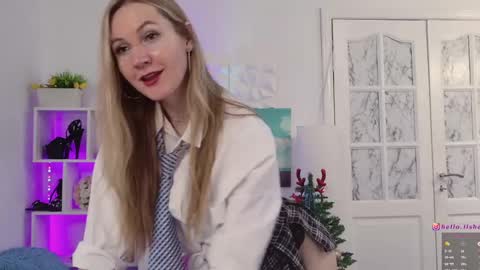 Alisia  Monday to Friday from 10 am to 4 pm GMT 2 online show from 12/23/24, 08:11