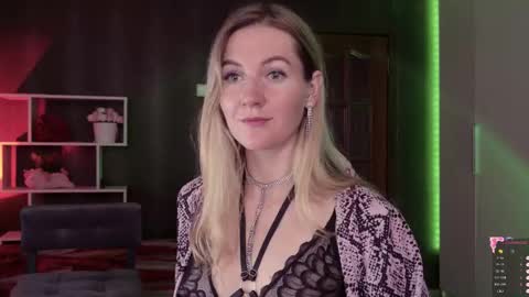 Alisia  Monday to Friday from 10 am to 4 pm GMT 2 online show from 10/14/25, 08:15