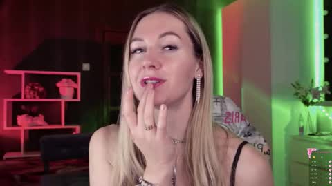 Alisia  Monday to Friday from 10 am to 4 pm GMT 2 online show from 10/27/25, 08:18