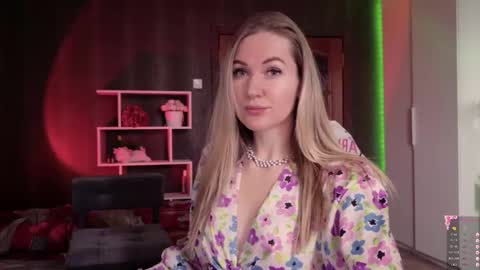 Alisia  Monday to Friday from 10 am to 4 pm GMT 2 online show from 11/01/25, 08:16