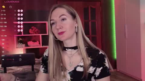 Alisia  Monday to Friday from 10 am to 4 pm GMT 2 online show from 11/17/25, 09:04