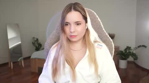 Snapshot of hello_taya chatting on 09/29/25, 06:13 Taya online show from 09/29/25, 06:13