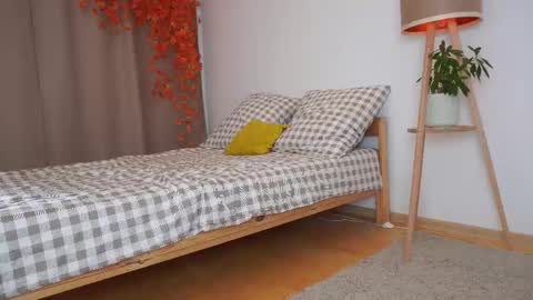 Snapshot of hello_taya chatting on 10/06/25, 10:40 Taya online show from 10/06/25, 10:40