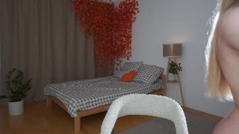 Snapshot of hello_taya chatting on 10/08/25, 10:51 Taya online show from 10/08/25, 10:51