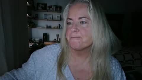 Snapshot of helloimhunny chatting on 03/05/25, 08:53 Hunnys Hive online show from 03/05/25, 08:53