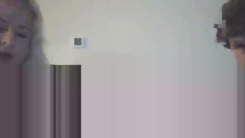 Snapshot of helloimhunny chatting on 11/13/25, 01:59 Hunnys Hive online show from 11/13/25, 01:59