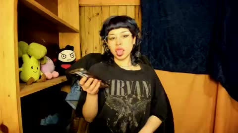 helokitkat online show from 10/21/25, 01:17