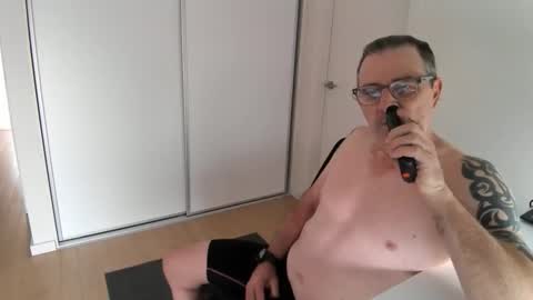 Snapshot of hempie1973 chatting on 11/28/25, 02:58 hempie1973 online show from 11/28/25, 02:58