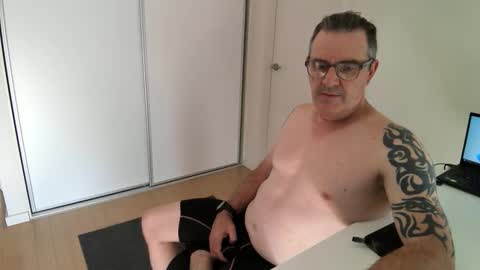 Snapshot of hempie1973 chatting on 12/01/25, 05:23 hempie1973 online show from 12/01/25, 05:23