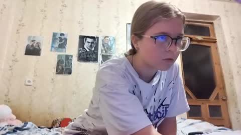 Snapshot of henrietteduchesne chatting on 07/08/26, 09:08 Leila online show from 07/08/26, 09:08