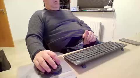 henrikrp1971 online show from 12/15/24, 09:09