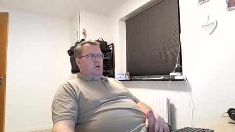 henrikrp1971 online show from 12/19/24, 04:24