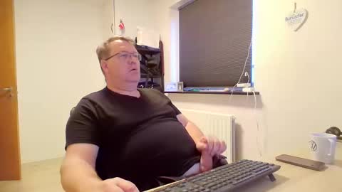 henrikrp1971 online show from 12/29/24, 12:12