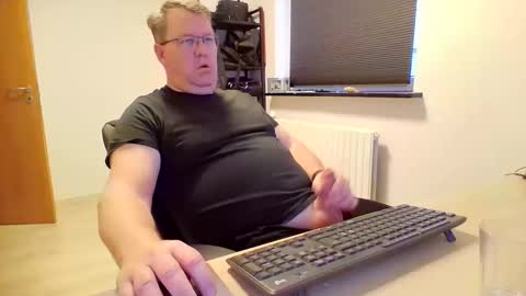 henrikrp1971 online show from 02/01/25, 03:07