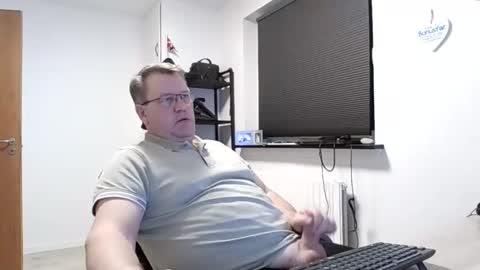 henrikrp1971 online show from 03/03/25, 09:26