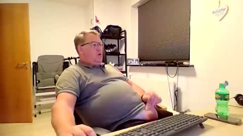 henrikrp1971 online show from 11/05/25, 09:26