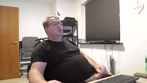 henrikrp1971 online show from 11/16/25, 08:14