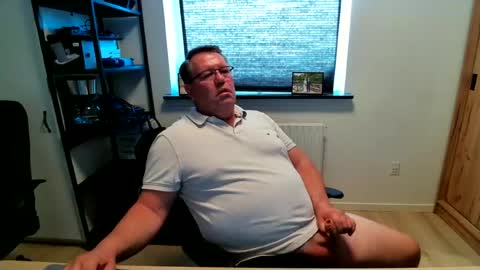 Snapshot of henrikrp1971 chatting on 06/19/26, 04:55 henrikrp1971 online show from 06/19/26, 04:55