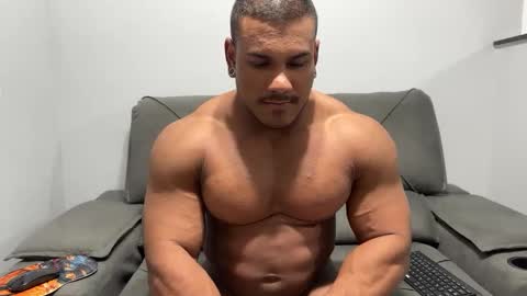 Snapshot of henrimusclee chatting on 03/07/25, 12:15 Henri online show from 03/07/25, 12:15