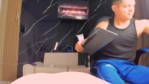 henrydouglas online show from 04/21/26, 05:03