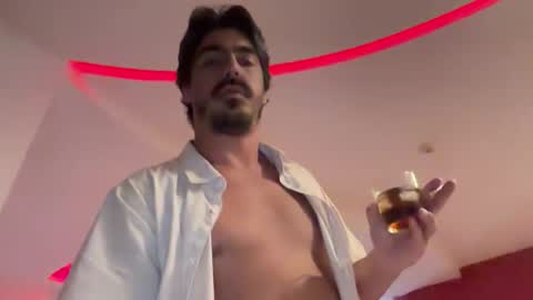 Snapshot of henryrio2 chatting on 12/16/25, 05:40 henryrio2 online show from 12/16/25, 05:40