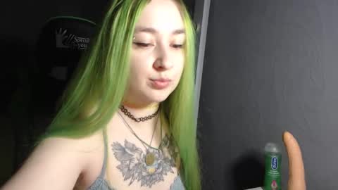 Snapshot of hentaishiing chatting on 12/01/24, 07:25 Hentaishiing online show from 12/01/24, 07:25