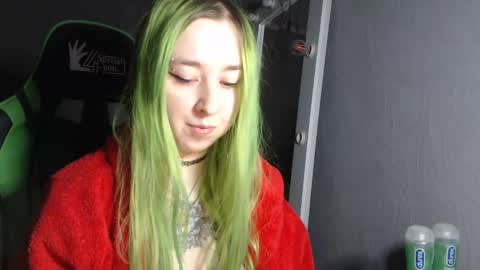 Snapshot of hentaishiing chatting on 12/02/24, 06:32 Hentaishiing online show from 12/02/24, 06:32