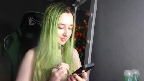 Snapshot of hentaishiing chatting on 12/14/24, 03:04 Hentaishiing online show from 12/14/24, 03:04