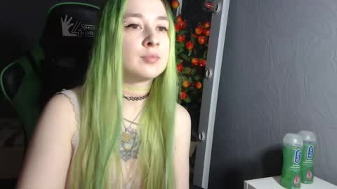 Snapshot of hentaishiing chatting on 12/16/24, 04:38 Hentaishiing online show from 12/16/24, 04:38