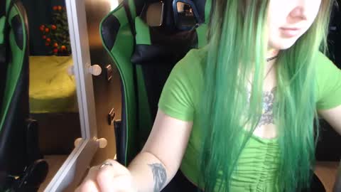 Snapshot of hentaishiing chatting on 09/24/25, 01:58 Hentaishiing online show from 09/24/25, 01:58