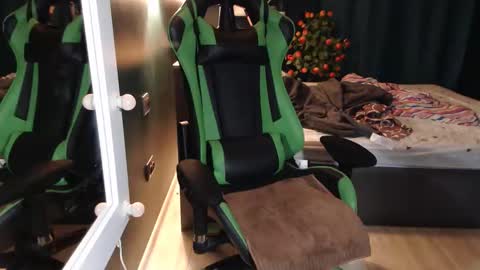 Snapshot of hentaishiing chatting on 10/03/25, 11:57 Hentaishiing online show from 10/03/25, 11:57