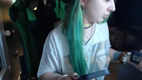 Snapshot of hentaishiing chatting on 10/09/25, 10:08 Hentaishiing online show from 10/09/25, 10:08