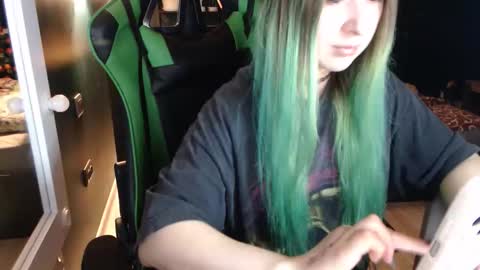 Snapshot of hentaishiing chatting on 10/15/25, 04:18 Hentaishiing online show from 10/15/25, 04:18