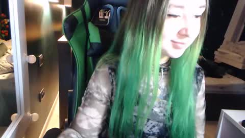 Snapshot of hentaishiing chatting on 10/29/25, 06:42 Hentaishiing online show from 10/29/25, 06:42