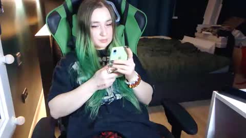 Snapshot of hentaishiing chatting on 11/05/25, 02:00 Hentaishiing online show from 11/05/25, 02:00