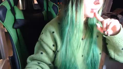 Snapshot of hentaishiing chatting on 11/05/25, 10:43 Hentaishiing online show from 11/05/25, 10:43