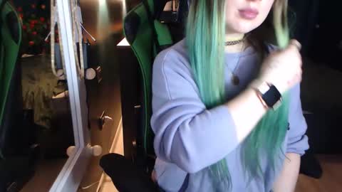 Snapshot of hentaishiing chatting on 11/26/25, 10:44 Hentaishiing online show from 11/26/25, 10:44