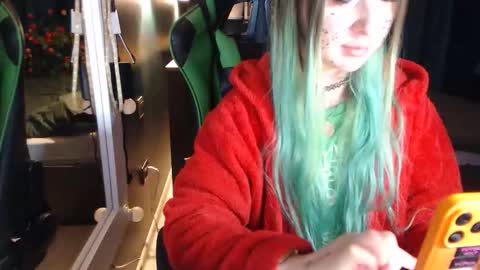 Snapshot of hentaishiing chatting on 11/27/25, 06:32 Hentaishiing online show from 11/27/25, 06:32