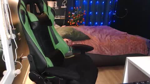 Snapshot of hentaishiing chatting on 12/19/25, 08:05 Hentaishiing online show from 12/19/25, 08:05