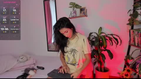 Snapshot of hera_069 chatting on 12/20/24, 10:32 Hello I am Valentina independent Colombian model I love sensuality and pleasure welcome online show from 12/20/24, 10:32