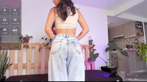 Snapshot of hera_069 chatting on 12/23/24, 05:43 Hello I am Valentina independent Colombian model I love sensuality and pleasure welcome online show from 12/23/24, 05:43