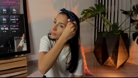 Snapshot of hera_069 chatting on 12/27/24, 12:07 Hello I am Valentina independent Colombian model I love sensuality and pleasure welcome online show from 12/27/24, 12:07