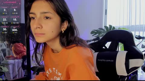 Snapshot of hera_069 chatting on 12/30/24, 12:31 Hello I am Valentina independent Colombian model I love sensuality and pleasure welcome online show from 12/30/24, 12:31