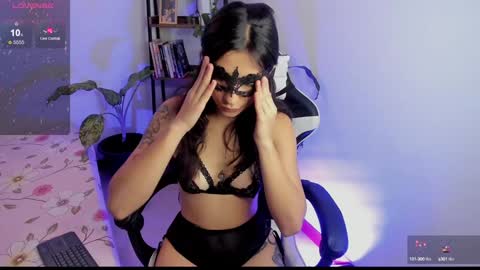 Snapshot of hera_069 chatting on 01/31/25, 07:07 Hello I am Valentina independent Colombian model I love sensuality and pleasure welcome online show from 01/31/25, 07:07