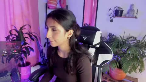 Snapshot of hera_069 chatting on 02/22/25, 10:31 Hello I am Valentina independent Colombian model I love sensuality and pleasure welcome online show from 02/22/25, 10:31