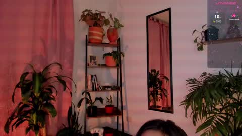 Snapshot of hera_069 chatting on 02/24/25, 11:21 Hello I am Valentina independent Colombian model I love sensuality and pleasure welcome online show from 02/24/25, 11:21