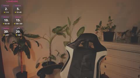 Snapshot of hera_069 chatting on 09/18/25, 03:58 Hello I am Valentina independent Colombian model I love sensuality and pleasure welcome online show from 09/18/25, 03:58