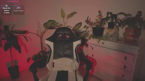 Snapshot of hera_069 chatting on 09/21/25, 03:41 Hello I am Valentina independent Colombian model I love sensuality and pleasure welcome online show from 09/21/25, 03:41