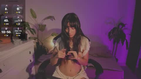 Snapshot of hera_069 chatting on 10/01/25, 05:35 Hello I am Valentina independent Colombian model I love sensuality and pleasure welcome online show from 10/01/25, 05:35